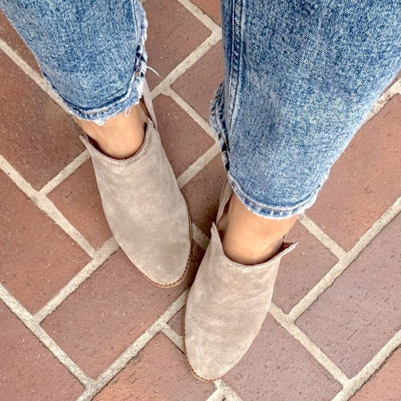 Jeffrey Campbell Rosalee Booties Block Heel Ankle Boots Gray Taupe Suede Size 7 - Picture 8 of 16